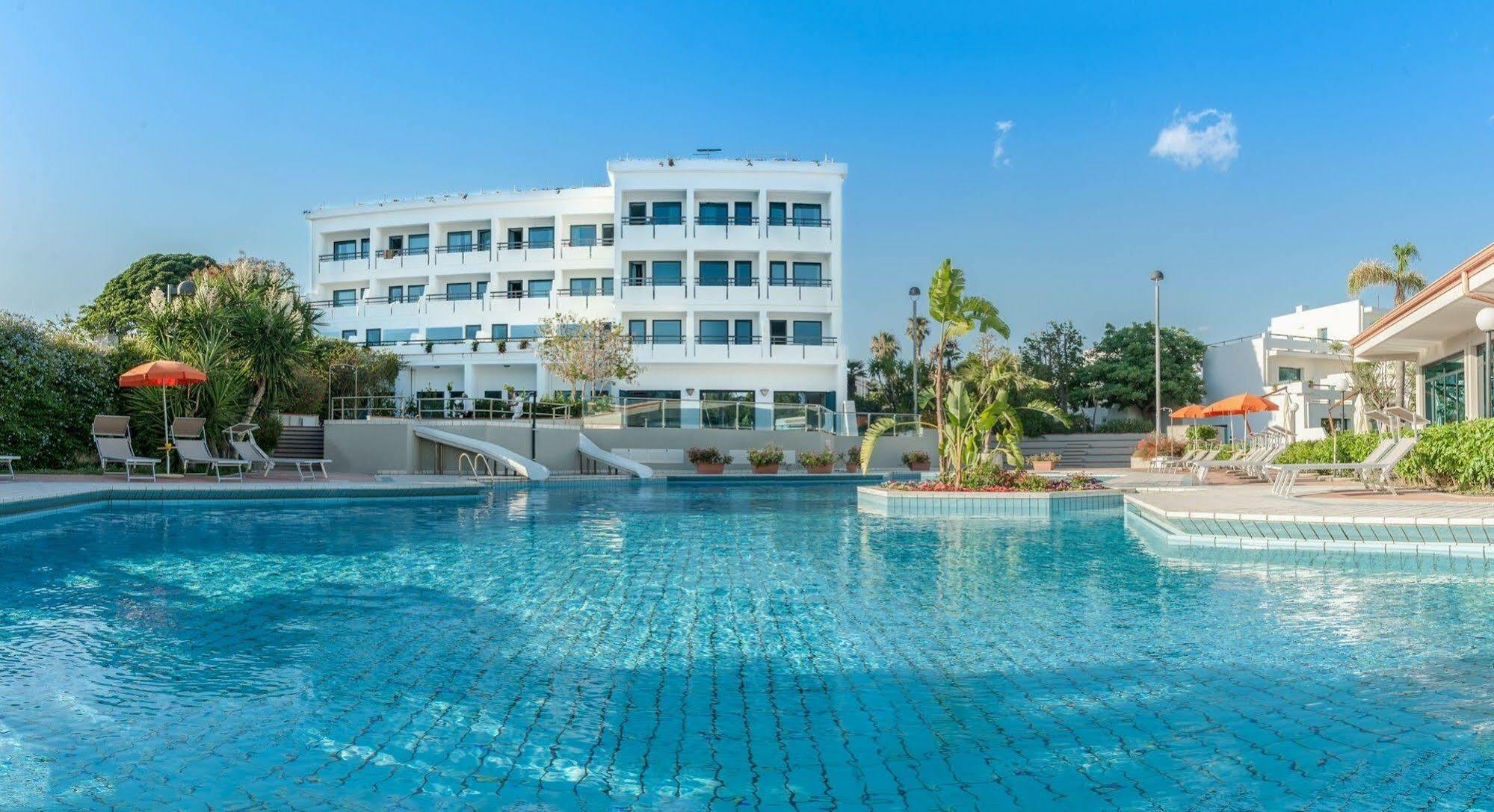 Acacia Marina Hotel Marina di Ragusa Buitenkant foto