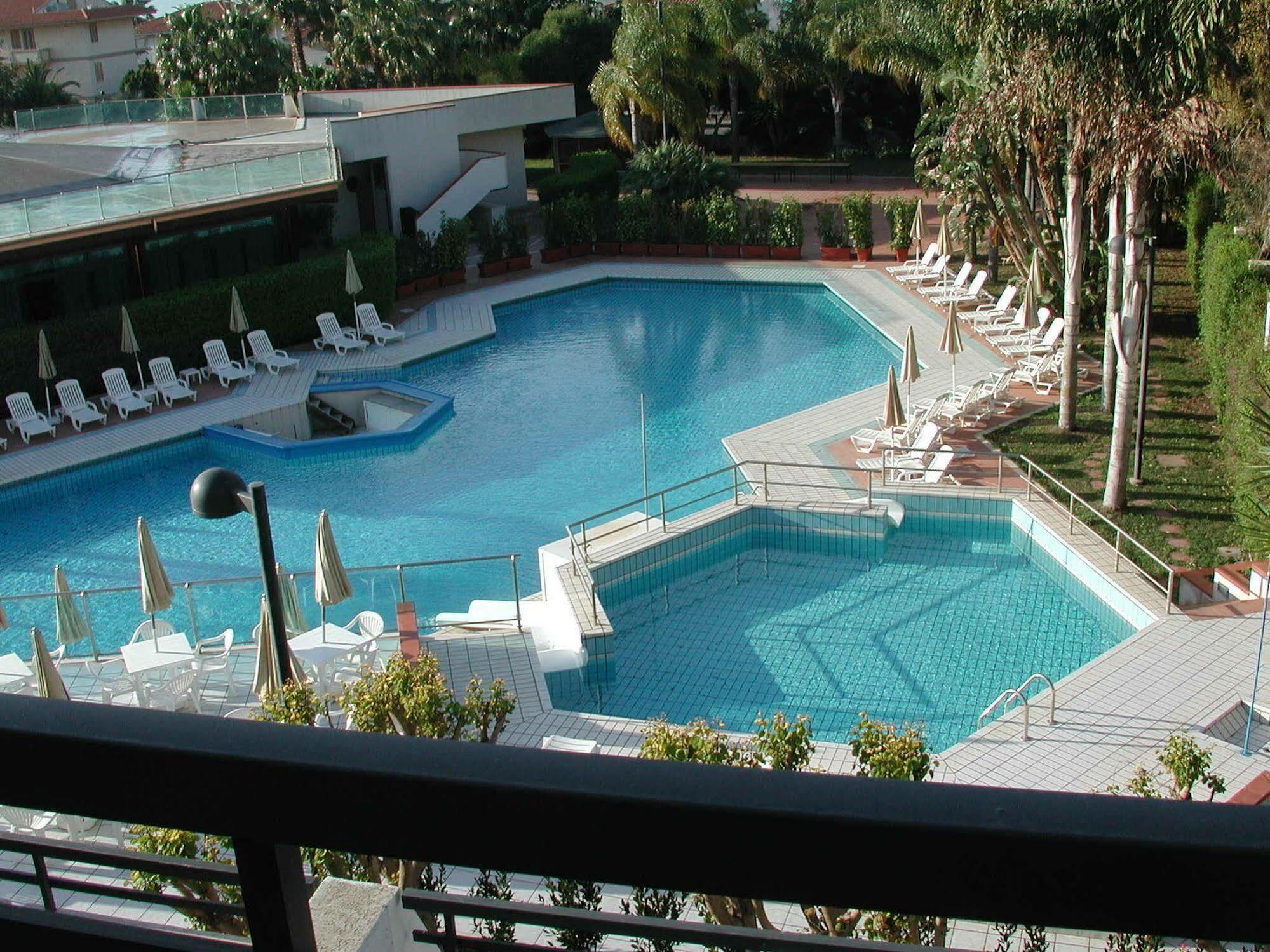 Acacia Marina Hotel Marina di Ragusa Buitenkant foto
