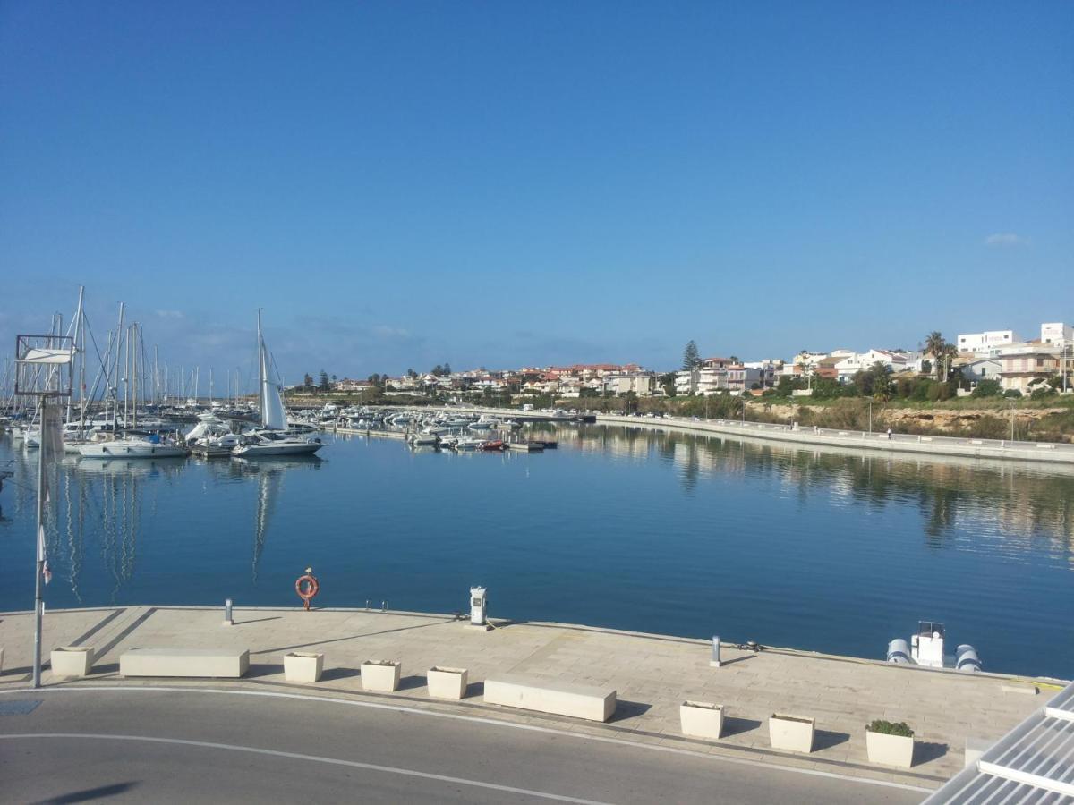 Acacia Marina Hotel Marina di Ragusa Buitenkant foto