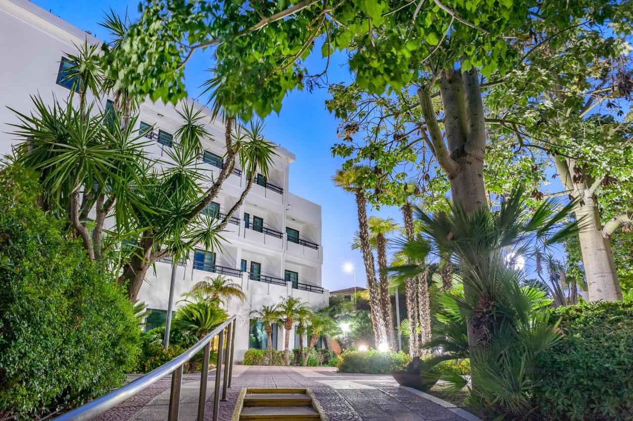 Acacia Marina Hotel Marina di Ragusa Buitenkant foto