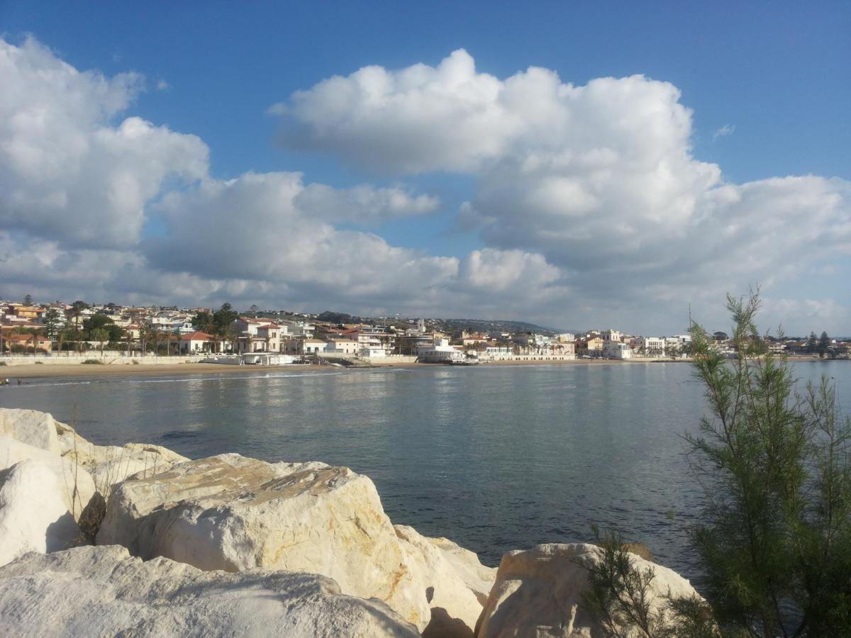 Acacia Marina Hotel Marina di Ragusa Buitenkant foto